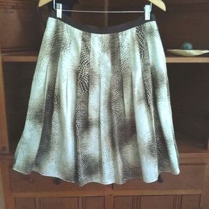 Jones New York Snakeskin print Skirt 8 petite, tan color, never worn NOWT